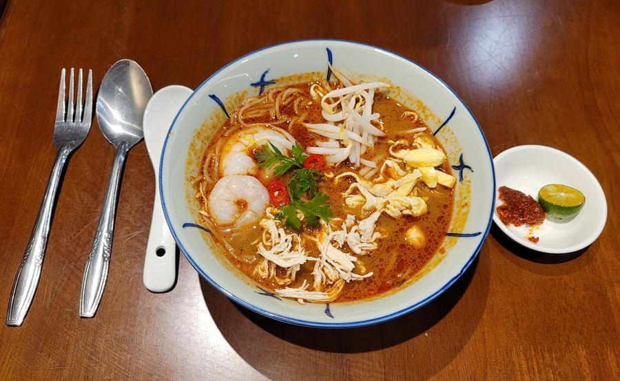 Curry laksa with prawns