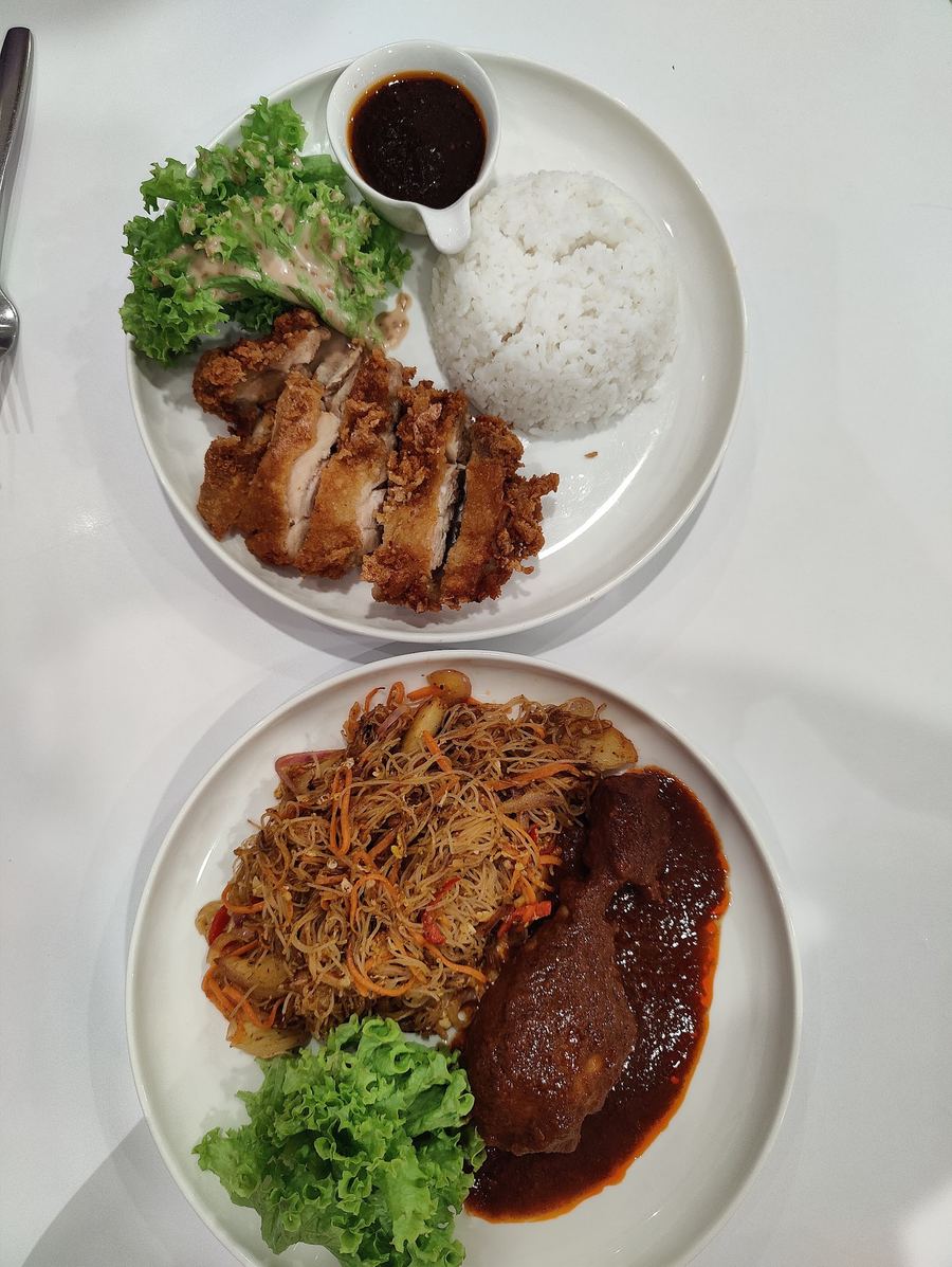 Chicken chop and bihun with rendang