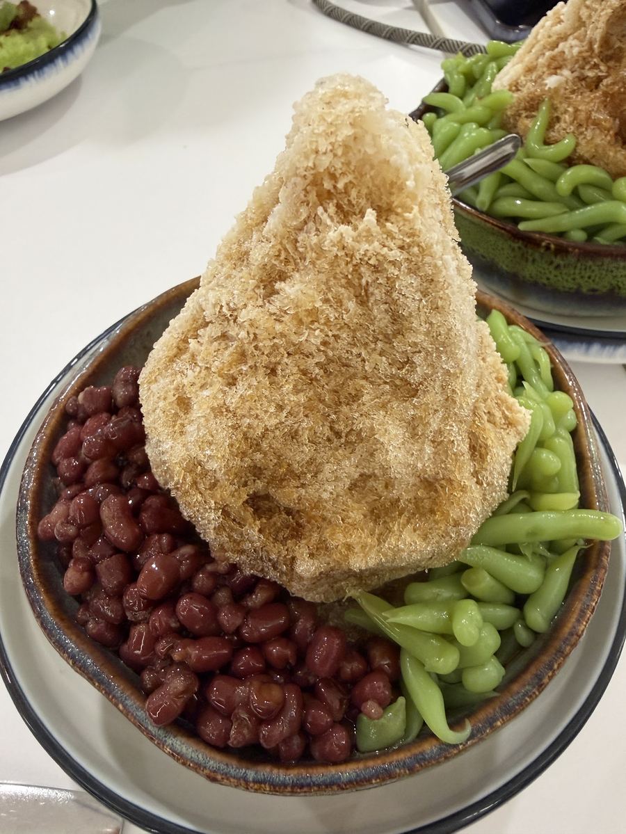 Ais kacang shaved ice dessert